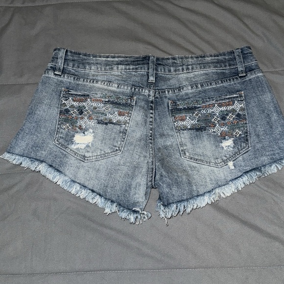 Shorts - Picture 2 of 3